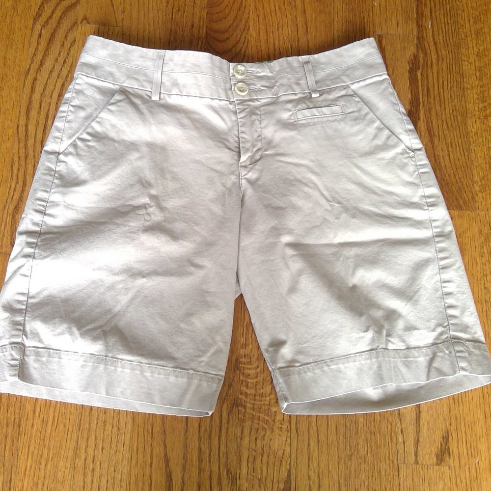 Lee Petite Size 10 Just Below the Waist Khaki Pocket Mid Thigh Shorts